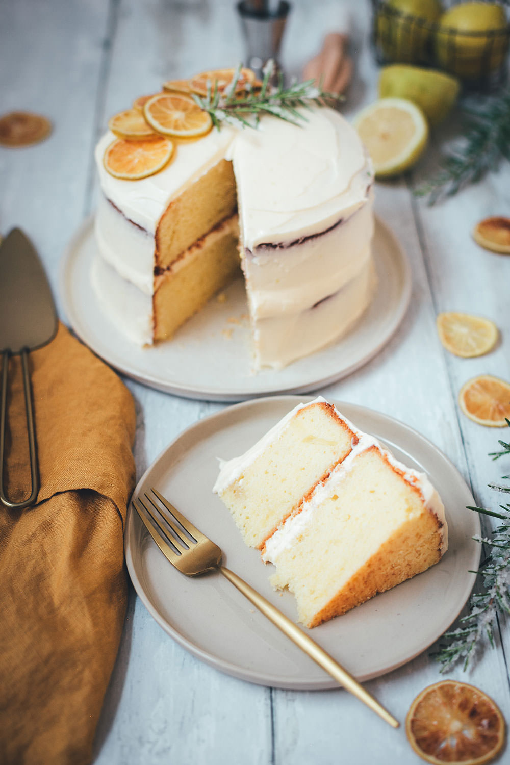 Rezept für Gin Tonic Torte | leckerer Kuchen mit Gin und Tonic | kleines Törtchen als Naked Cake zum Geburtstag | moeyskitchen.com #kuchen #torte #törtchen #gintonic #backen #rezept #foodblog #foodblogger #geburtstagskuchen #geburtstagstorte