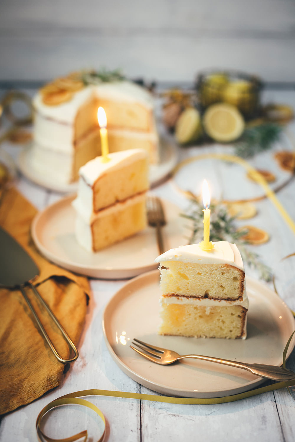 Rezept für Gin Tonic Torte | leckerer Kuchen mit Gin und Tonic | kleines Törtchen als Naked Cake zum Geburtstag | moeyskitchen.com #kuchen #torte #törtchen #gintonic #backen #rezept #foodblog #foodblogger #geburtstagskuchen #geburtstagstorte