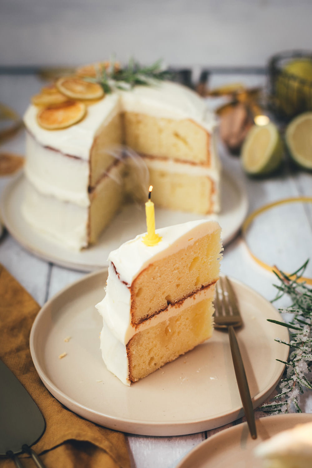 Rezept für Gin Tonic Torte | leckerer Kuchen mit Gin und Tonic | kleines Törtchen als Naked Cake zum Geburtstag | moeyskitchen.com #kuchen #torte #törtchen #gintonic #backen #rezept #foodblog #foodblogger #geburtstagskuchen #geburtstagstorte