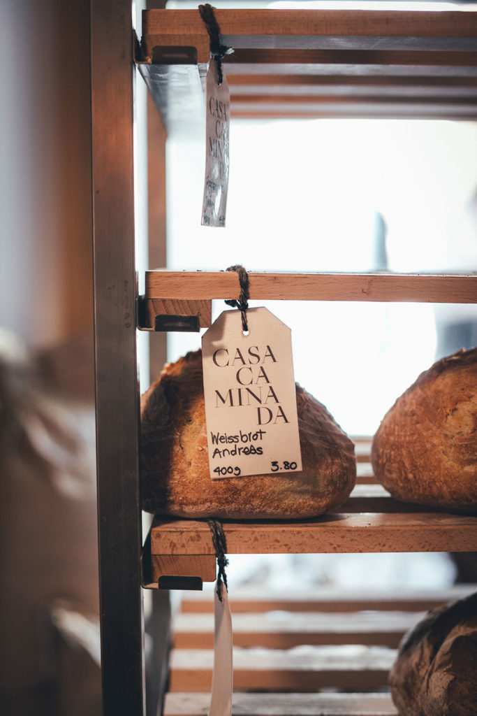 In der Casa Caminada Bäckerei von Andreas Caminada in Fürstenau (in Graubünden in der Schweiz) | moeyskitchen.com #andreascaminada #bäckerei #schweiz #graubünden #casacaminada #reisebericht