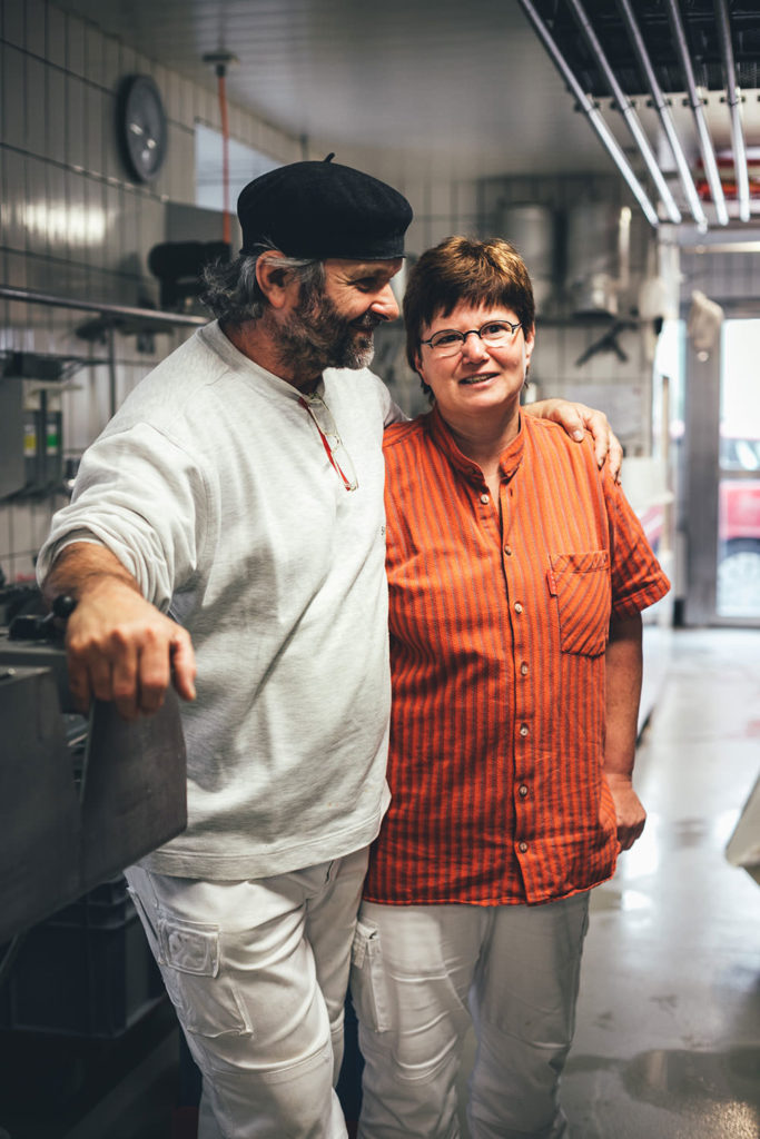 Maria und Martin (Floh) von der Dorfsennerei Andeer in der Schweiz | moeyskitchen.com #andeer #schweiz #sennerei #dorfsennerei #graubünden #reisebericht #reise #blog