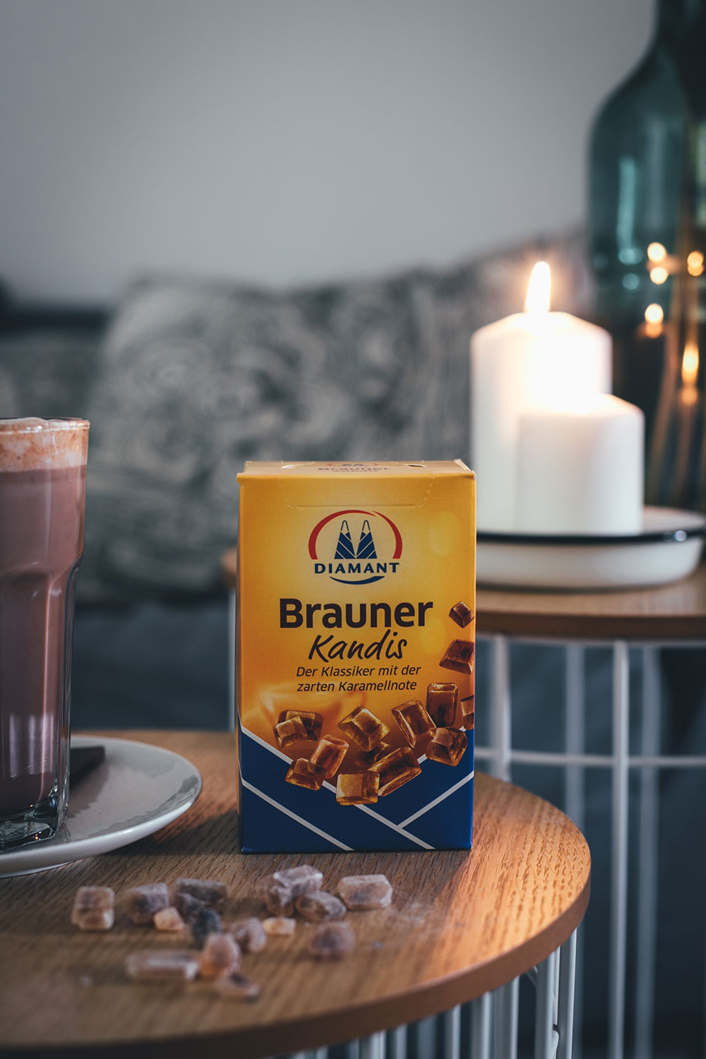 Rezept für leckeren Schoko-Cappuccino | Heiße Milch mit Zartbitterschokolade, braunem Kandis, Espresso und Milchschaum | moeyskitchen.com #rezept #foodblog #getränk #heißgetränk #kaffee #kakao #cappuccino #heißeschokolade #milchschaum #metime #auszeit