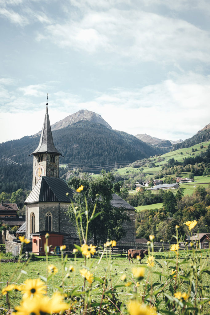 Die Kirche von Zillis im Schweizer Kanton Graubünden | moeyskitchen.com #schweiz #graubünden #reisebericht #zillis