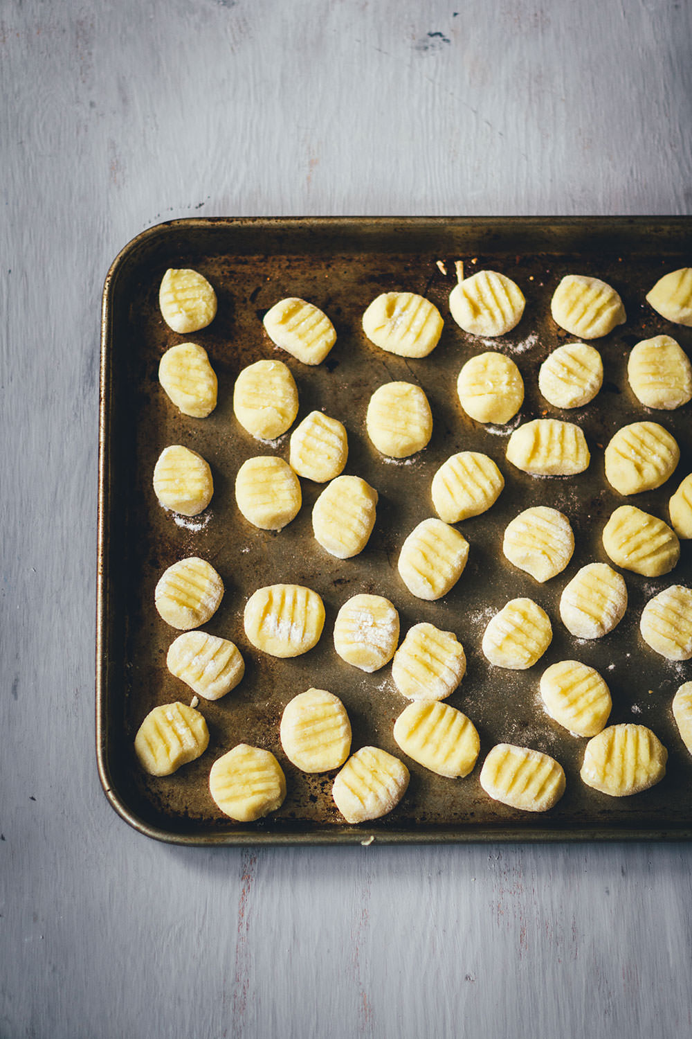 Grundrezept für Gnocchi | einfache Kartoffel-Gnocchi aus Italien | moeyskitchen.com #gnocchi #italienischeküche #italienischkochen #kartoffelklöße #rezept #foodblog #foodblogger #grundrezept #selbstgemacht