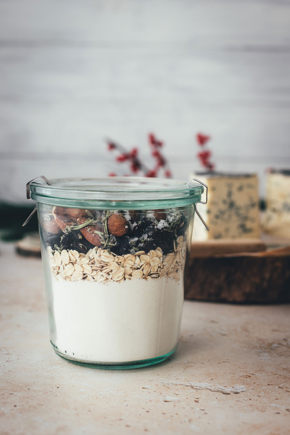 Käse-Cookies als Backmischung oder Kekse zum Verschenken | herzhaftes Shortbread mit Cranberries, Salzmandeln und Montagnolo | Weihnachtsgeschenke aus der Küche - kulinarische Geschenkidee als Alternative zu Weihnachtsplätzchen | moeyskitchen.com
