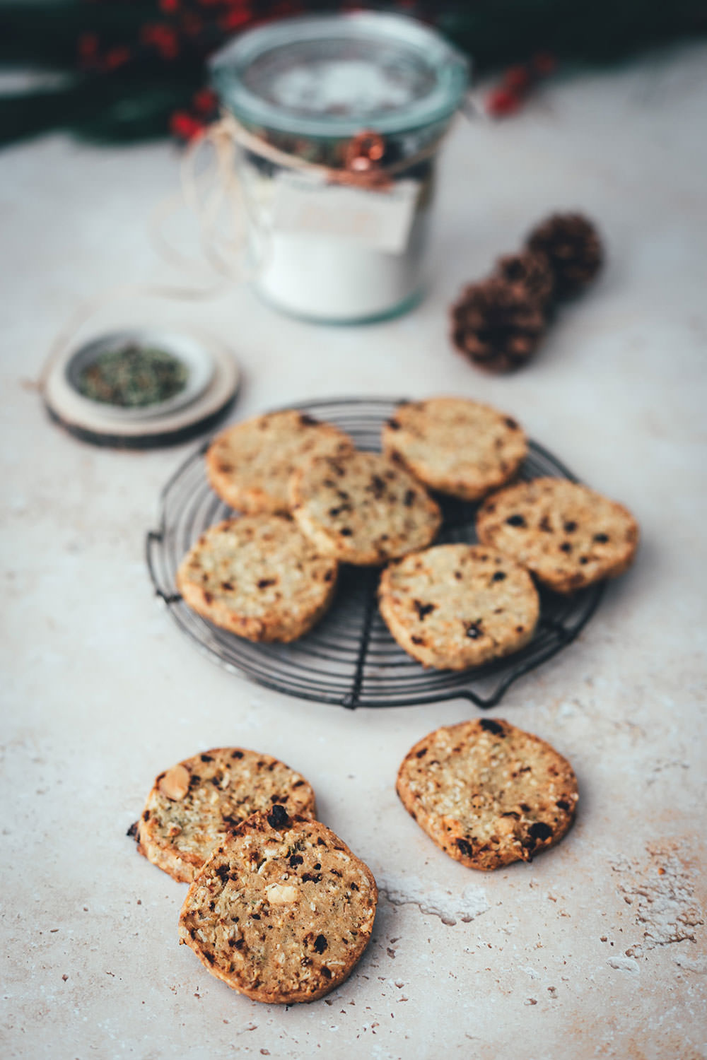 Käse-Cookies als Backmischung oder Kekse zum Verschenken | herzhaftes Shortbread mit Cranberries, Salzmandeln und Montagnolo | Weihnachtsgeschenke aus der Küche - kulinarische Geschenkidee als Alternative zu Weihnachtsplätzchen | moeyskitchen.com
