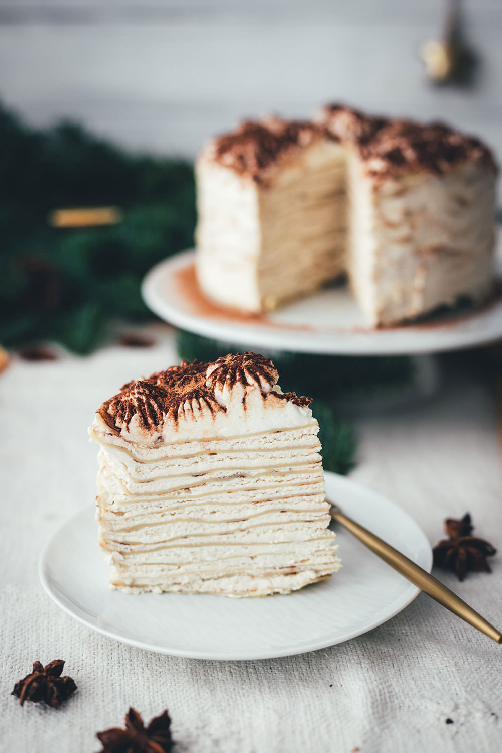 Rezept für Tearamisu Crêpes Torte | Tiramisu trifft Pfannkuchen-Torte | moeyskitchen.com #tearamisu #tiramisu #torte #kuchen #crepe #crepes #crepestorte #crepetorte #pfannkuchentorte #mascarponecreme #kühlschrankkuchen #rezept #foodblog #kuchenbacken