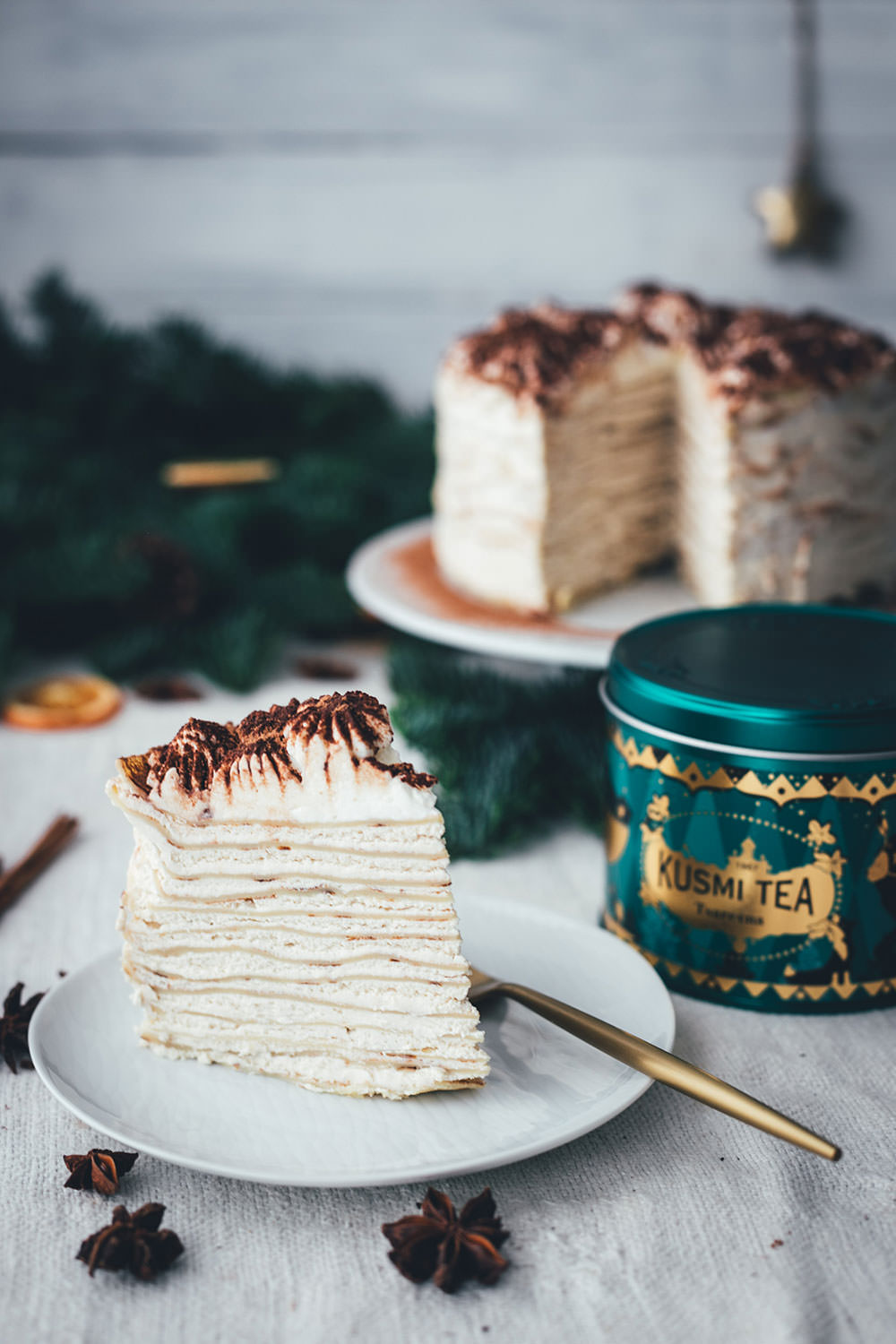 Rezept für Tearamisu Crêpes Torte | Tiramisu trifft Pfannkuchen-Torte | moeyskitchen.com #tearamisu #tiramisu #torte #kuchen #crepe #crepes #crepestorte #crepetorte #pfannkuchentorte #mascarponecreme #kühlschrankkuchen #rezept #foodblog #kuchenbacken
