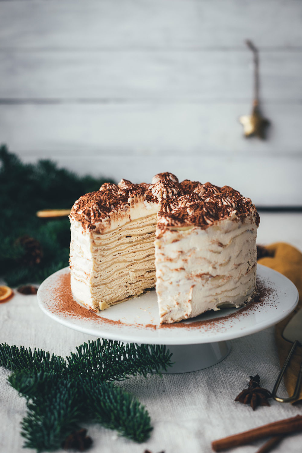 Rezept für Tearamisu Crêpes Torte | Tiramisu trifft Pfannkuchen-Torte | moeyskitchen.com #tearamisu #tiramisu #torte #kuchen #crepe #crepes #crepestorte #crepetorte #pfannkuchentorte #mascarponecreme #kühlschrankkuchen #rezept #foodblog #kuchenbacken