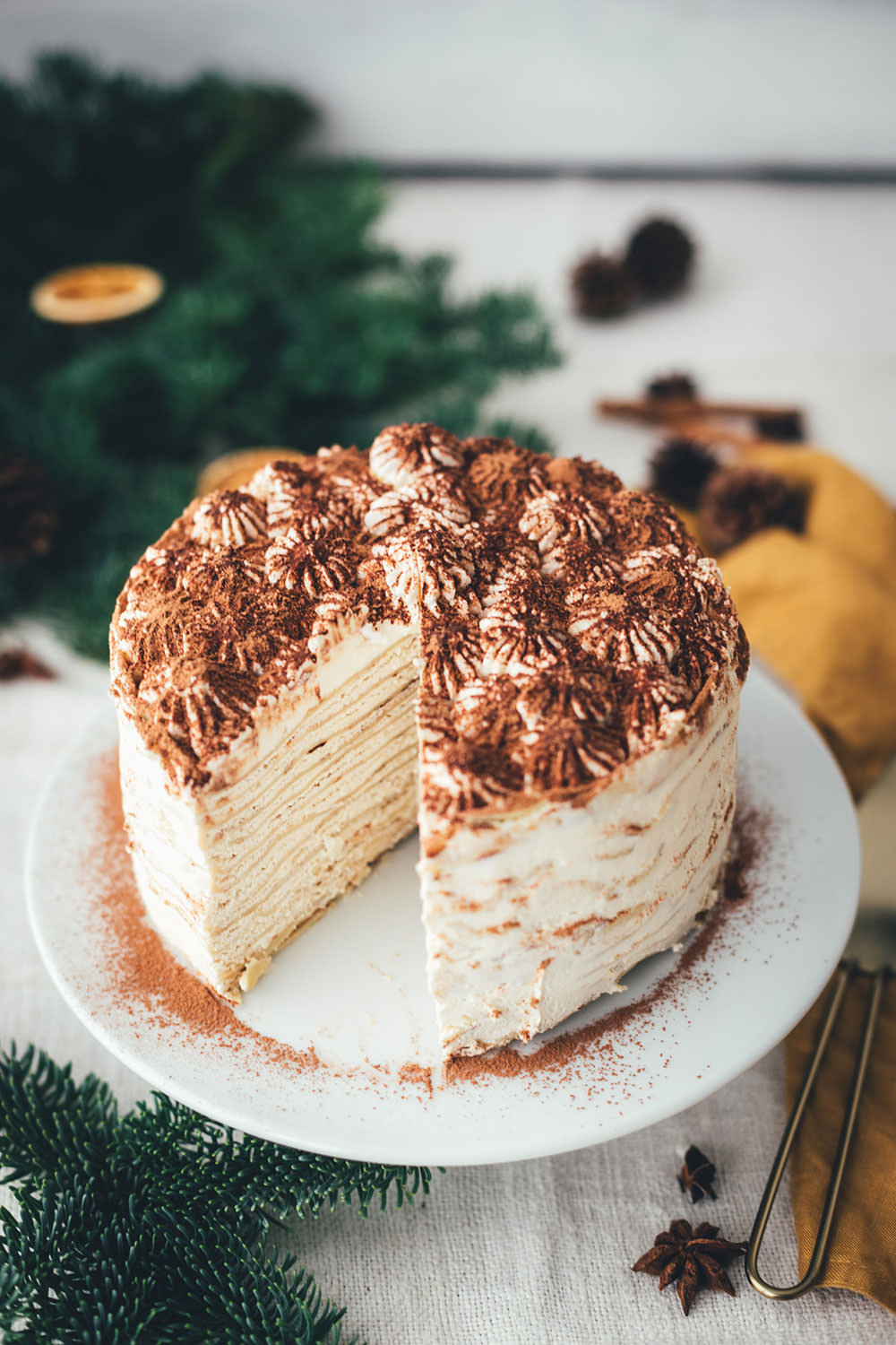 Rezept für Tearamisu Crêpes Torte | Tiramisu trifft Pfannkuchen-Torte | moeyskitchen.com #tearamisu #tiramisu #torte #kuchen #crepe #crepes #crepestorte #crepetorte #pfannkuchentorte #mascarponecreme #kühlschrankkuchen #rezept #foodblog #kuchenbacken