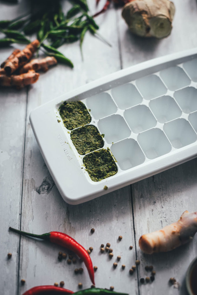 Rote, grüne und gelbe Currypaste für Thai-Curry. Grundrezepte für den Thermomix. | moeyskitchen.com