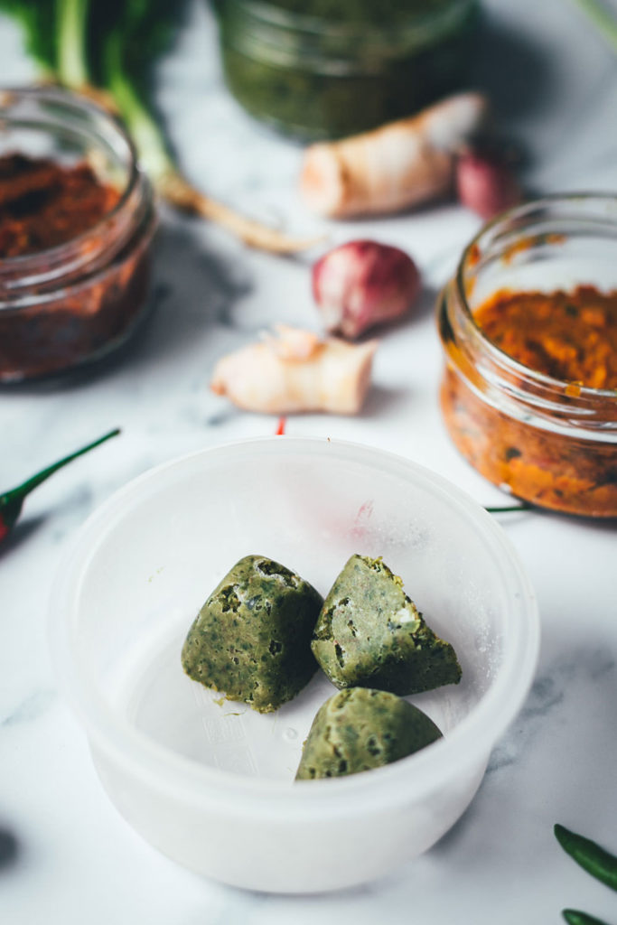 Rote, grüne und gelbe Currypaste für Thai-Curry. Grundrezepte für den Thermomix. | moeyskitchen.com