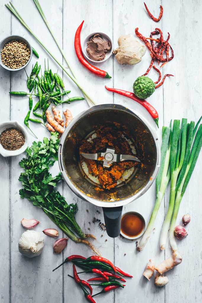Rote, grüne und gelbe Currypaste für Thai-Curry. Grundrezepte für den Thermomix. | moeyskitchen.com