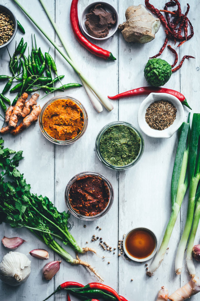 Rote, grüne und gelbe Currypaste für Thai-Curry. Grundrezepte für den Thermomix. | moeyskitchen.com