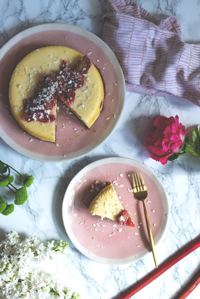 Rhabarber-Cheesecake aus dem Varoma - einfaches Rezept für gedämpften Cheesecake aus dem Thermomix | moeyskitchen.com
