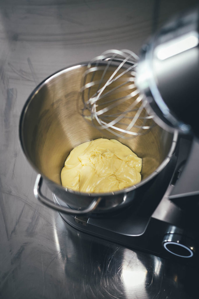 Weiße Schokoladen-Ganache aus der Kenwood Titanium Chef Patissier XL