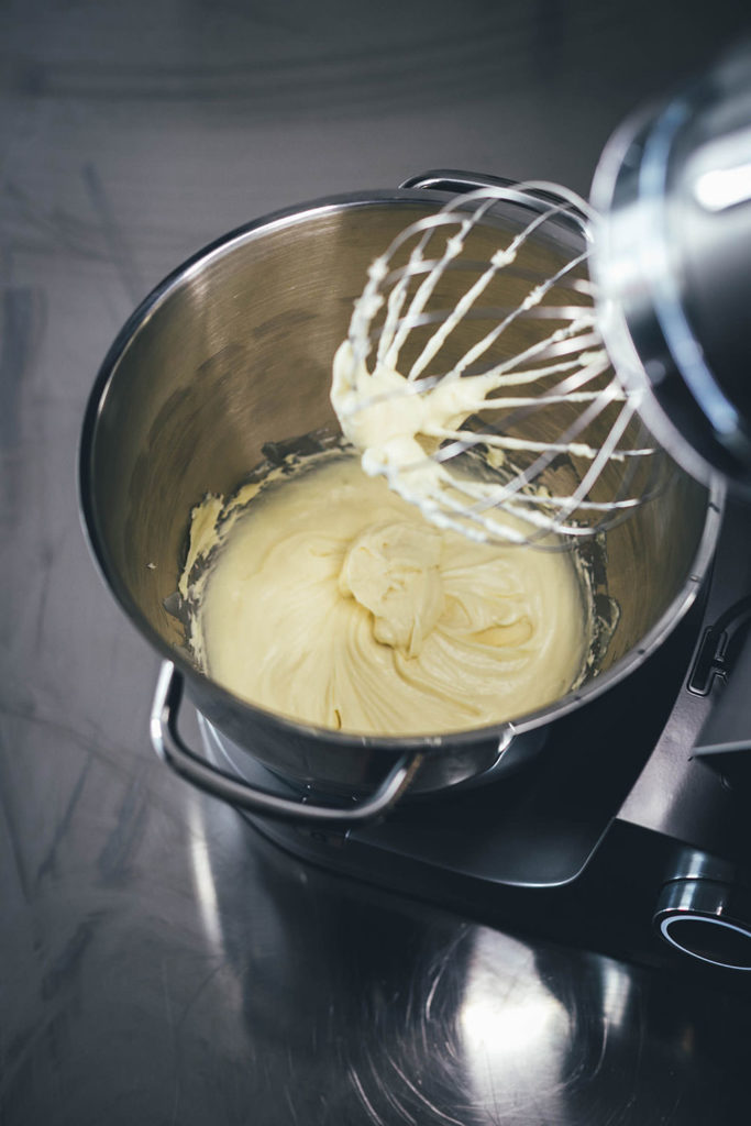 Weiße Schokoladen-Ganache aus der Kenwood Titanium Chef Patissier XL