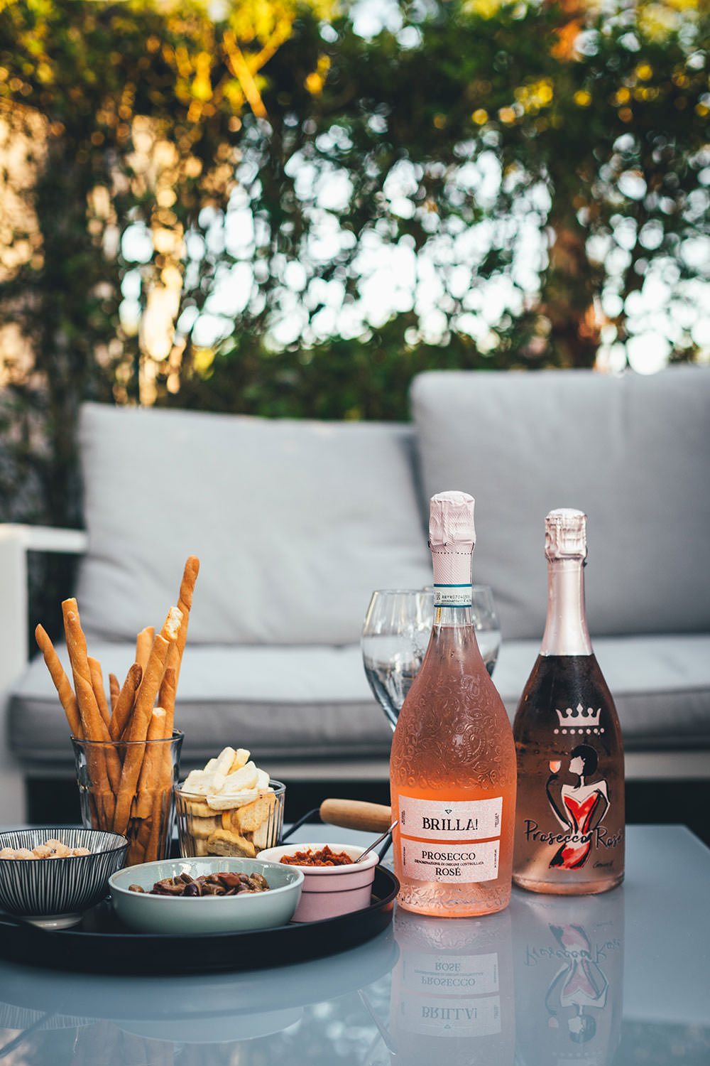 Prosecco DOC Rosé - prickelnder Schaumwein aus Nordostitalien | perfekt zum Aperitif an einem lauen Sommerabend | moeyskitchen.com