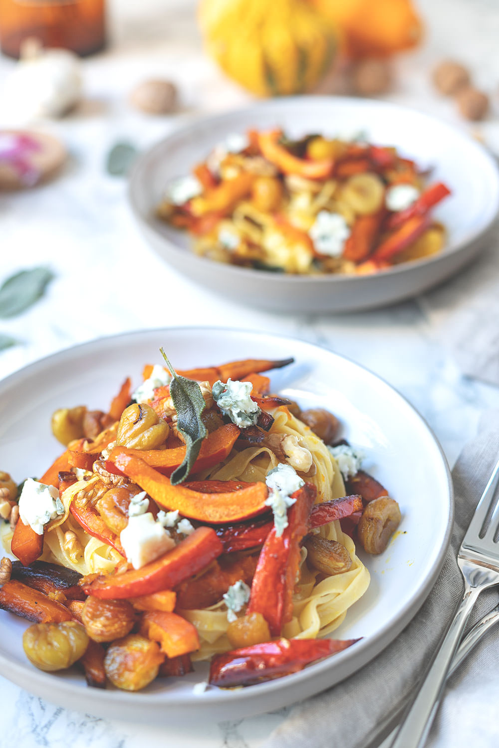 Schnelle Pasta mit Maronen, Kürbis, Salbei und Roquefort | einfach und gut mit französischen Zutaten | moeyskitchen.com