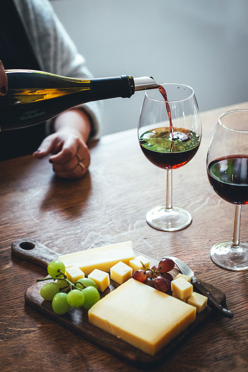 Pinot Noir von SWISS WINE | PINOT NOIR AOC Lac de Bienne 2018 | moeyskitchen.com