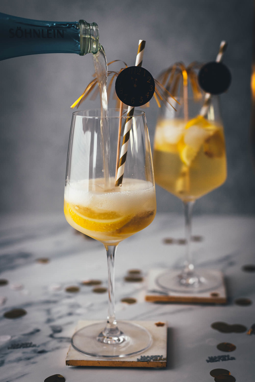 Alkoholfreier Silvesterdrink mit Zitrone, Ingwer und Söhnlein Brillant Alkoholfrei: Sparkling Ginger Lemon Mocktail – schmeckt nicht nur zu Silvester! | moeyskitchen.com