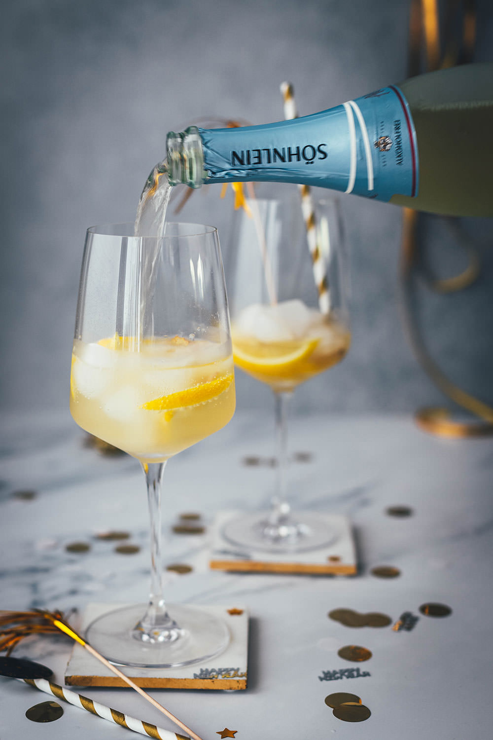 Alkoholfreier Silvesterdrink mit Zitrone, Ingwer und Söhnlein Brillant Alkoholfrei: Sparkling Ginger Lemon Mocktail – schmeckt nicht nur zu Silvester! | moeyskitchen.com