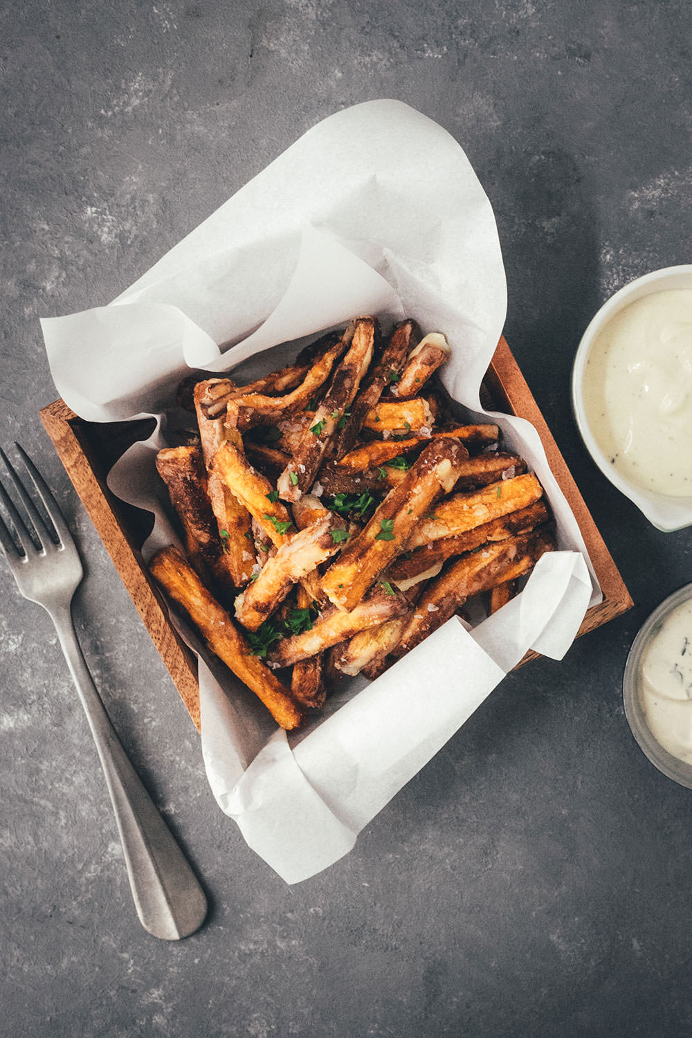Süßkartoffel-Pommes aus der Heißluftfritteuse | moeyskitchen.com
