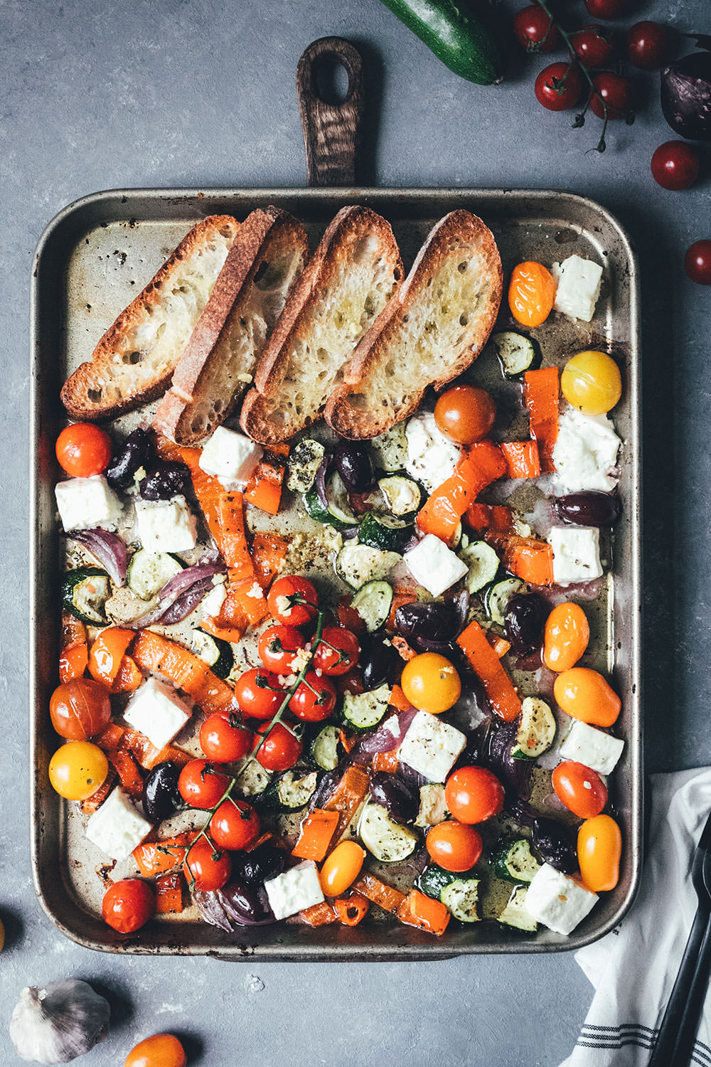 Rezept für griechisches Sommergemüse mit Feta | Fix vom Blech | moeyskitchen.com