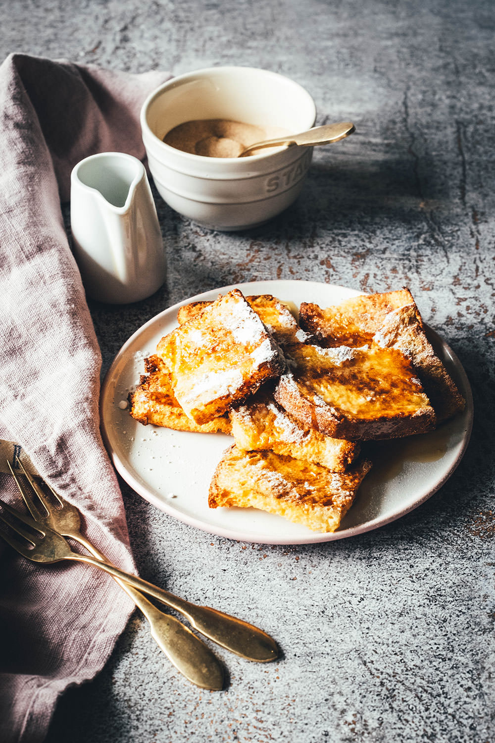 Das perfekte Frühstück ist für mich ganz klar French Toast. In diesem Rezept zeige ich euch, wie ihr im Handumdrehen geniales French Toast in eurem Airfryer hinbekommt. Meine French Toast Sticks oder auch French Toast Bites aus der Heißluftfritteuse schmecken nicht nur zum Sonntagsfrühstück! | moeyskitchen.com