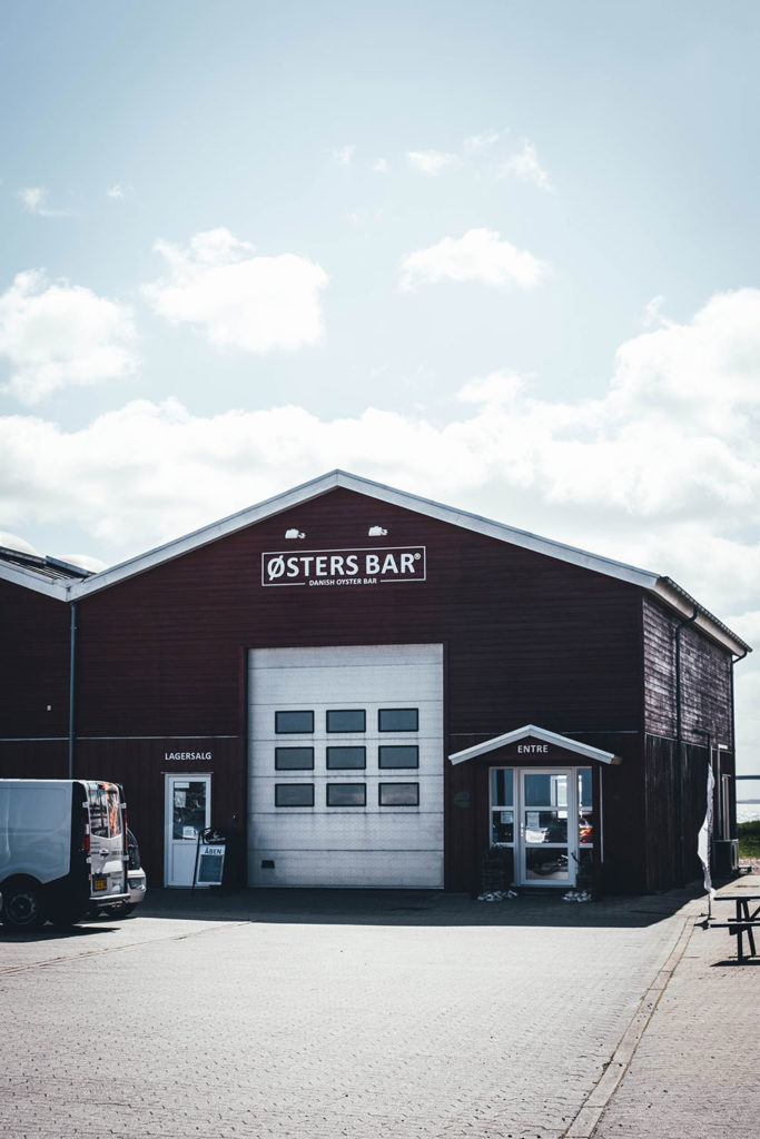 In der Danish Oyster Bar im Hafen von Glyngore. | moeyskitchen.com