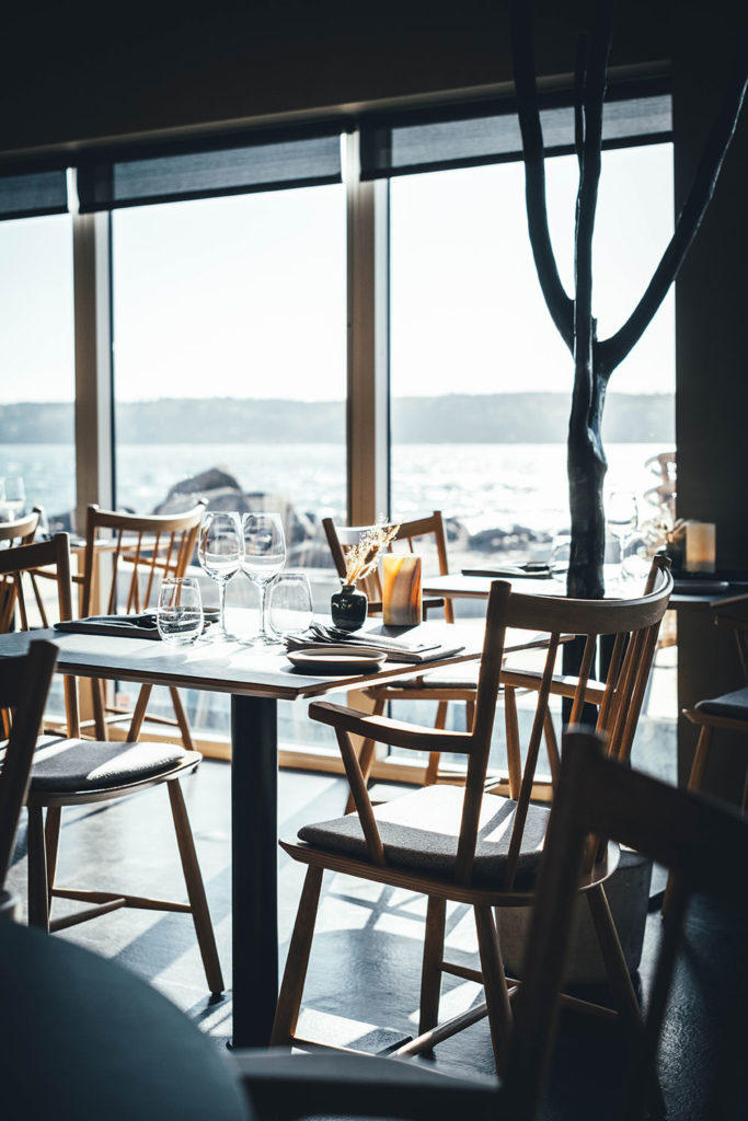 Im Restaurant Limfjordens Hus am Hafen von Glyngore am Limfjord in Dänemark. | moeyskitchen.com