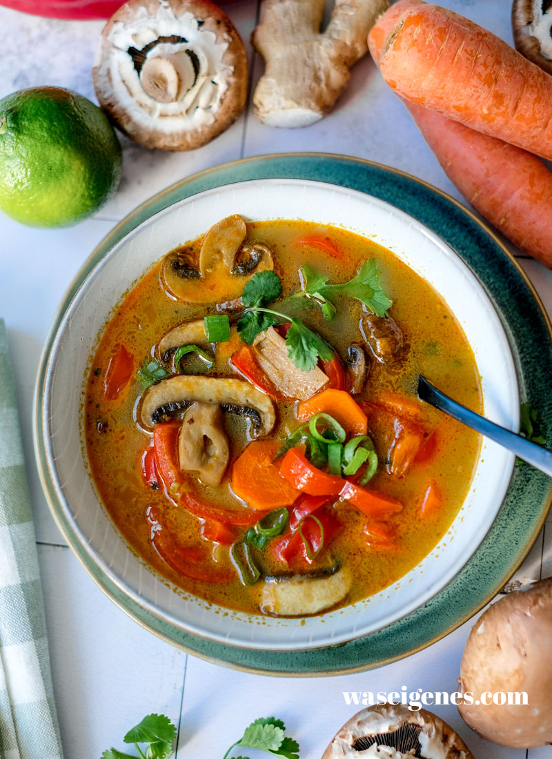 Vegetarische Thai-Kokos-Suppe von waseigenes