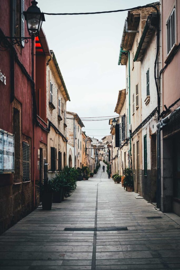 In der Innenstadt von Alcudia, Mallorca | moeyskitchen.com