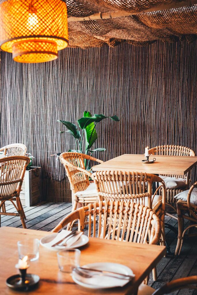 Wir haben uns für das Blai entschieden und waren begeistert von dem tollen, gemütlichen Boho-Ambiente der Weinbar. Fokus sind hier Naturweine, tolle Drinks und fantastische Snacks und kleine Gerichte. | moeyskitchen.com