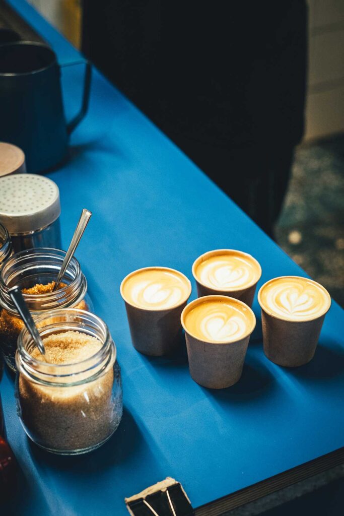 Ein cooles, hippes Café für eine schnelle Kaffeepause ist das Café Riutort gleich hinter der Ramblas. | moeyskitchen.com