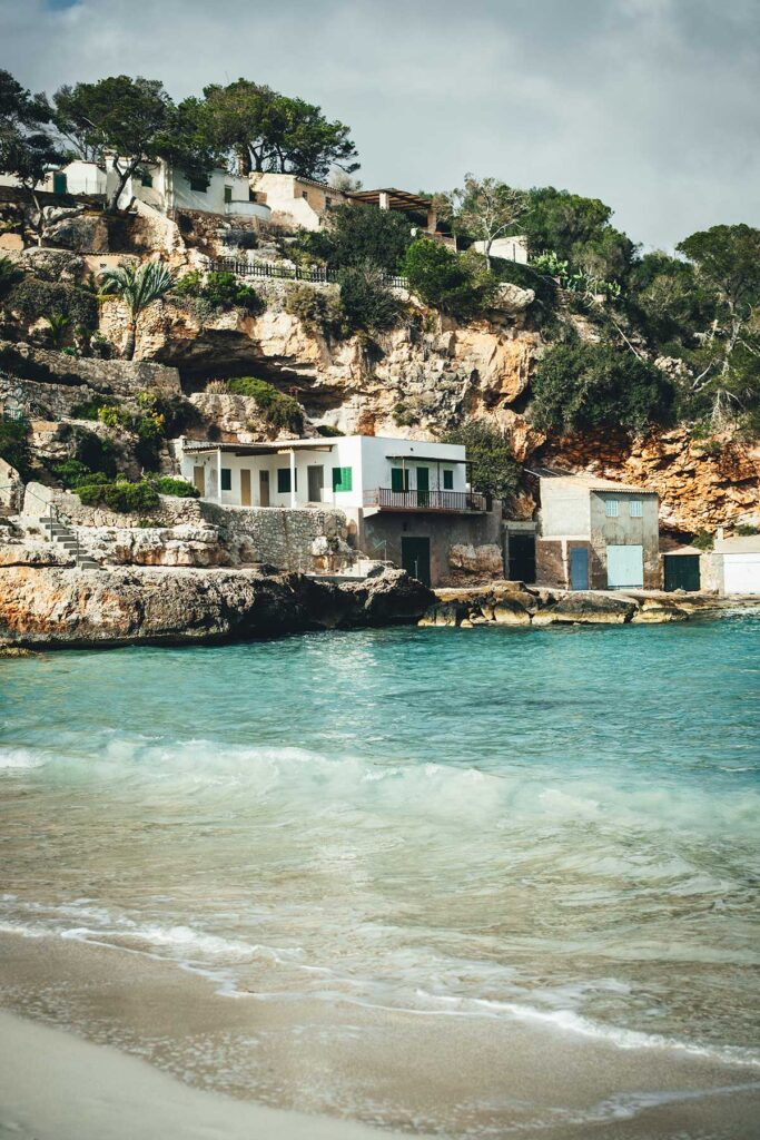 Cala Llombards gehört zu meinen liebsten Buchten auf Mallorca! | moeyskitchen.com