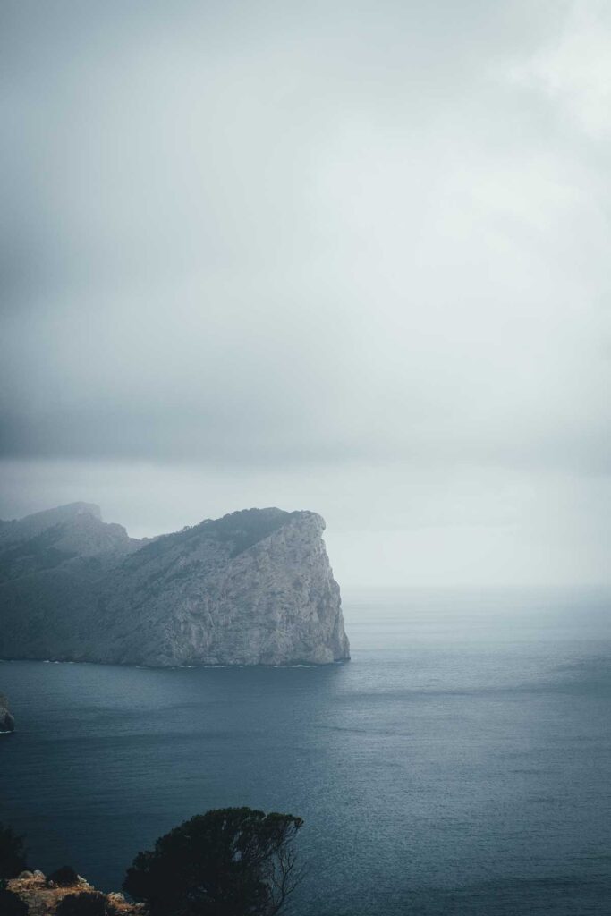 Die Halbinsel Formentor im Norden Mallorcas gehört zu den landschaftlich beeindruckendsten Orten der Insel. | moeyskitchen.com