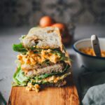 Eiersalat selber machen mit einfachen Zutaten und Tipps fürs Eierkochen. Mein Rezept ist alltagstauglich und schmeckt besser als fertig gekaufter Eiersalat. | moeyskitchen.com