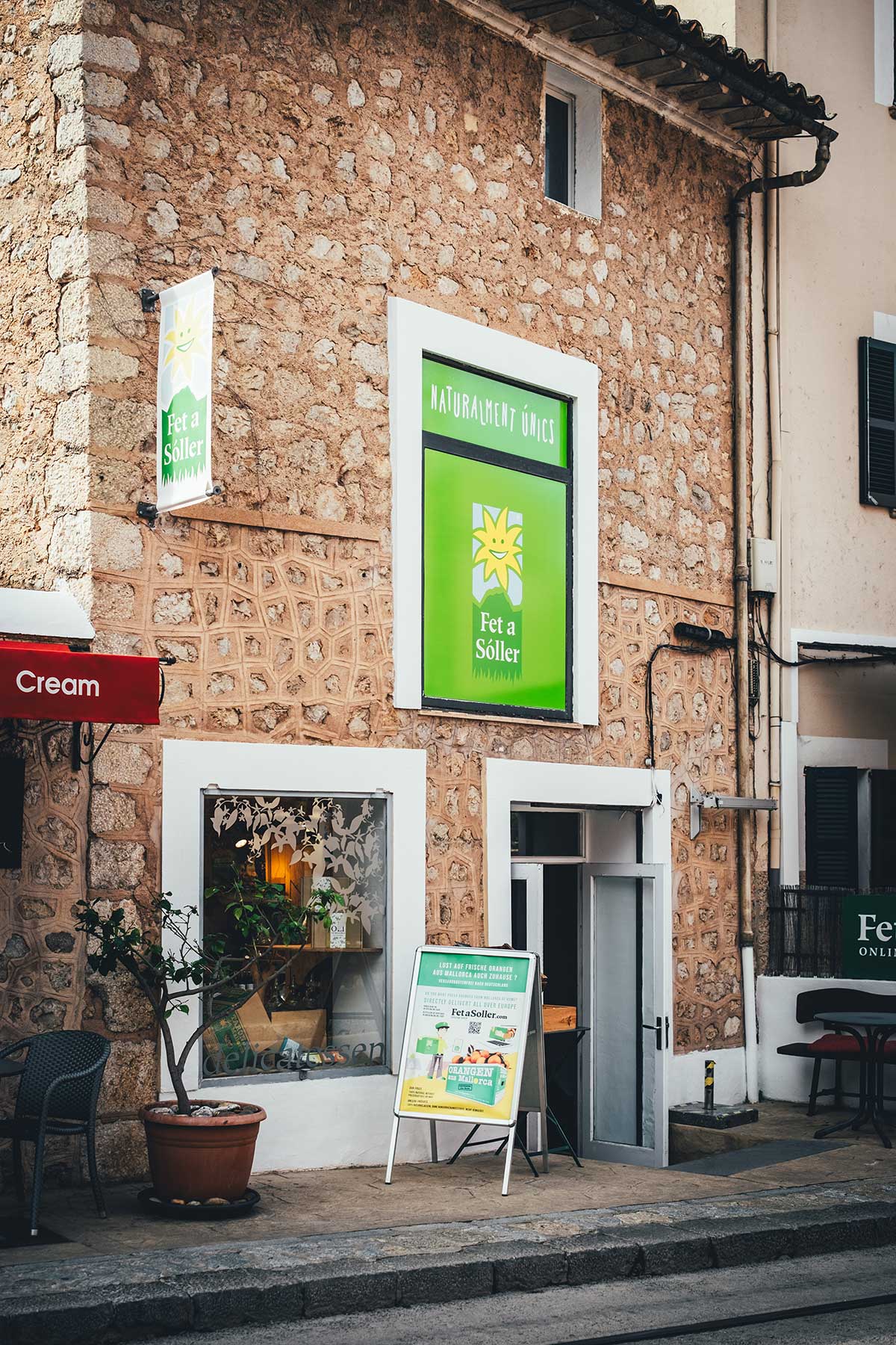 Wenn ich mallorquinische Produkte nach Hause bestellen möchte, nutze ich seit Jahren den Online-Shop von Fet a Sóller, der auch einige Filialen auf der Insel hat. | moeyskitchen.com