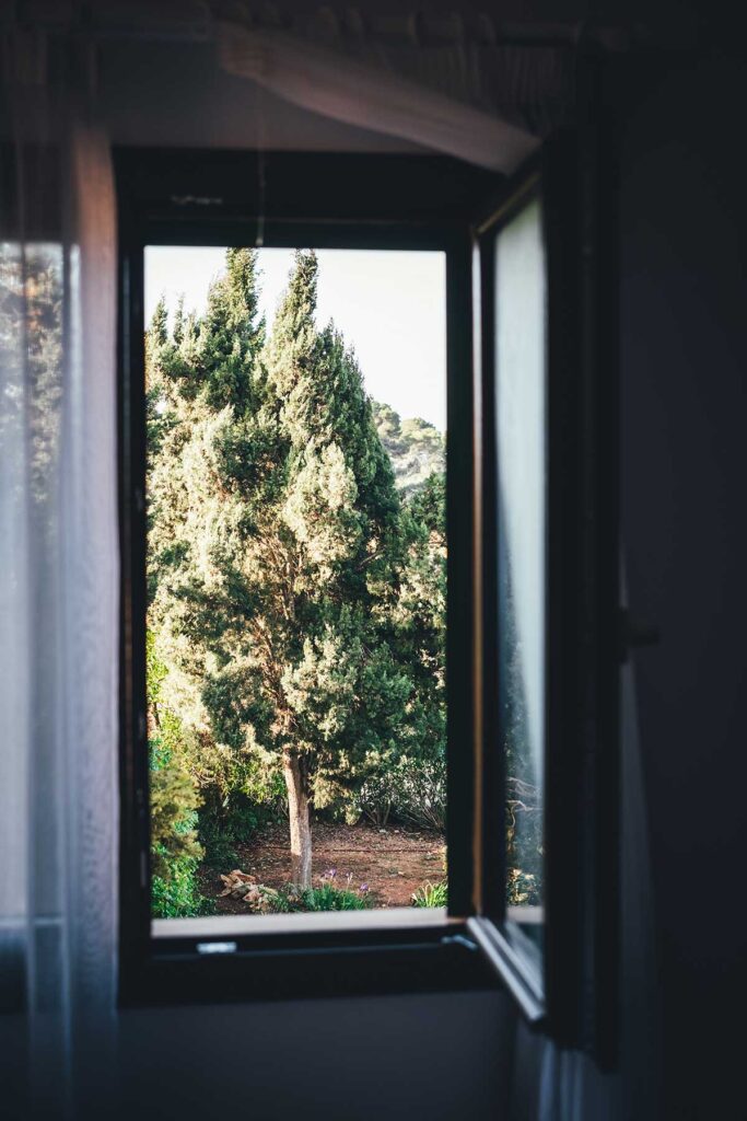 Wir haben jetzt im März zu acht in der fantastischen Finca S'hort de Marina im Süden der Insel gewohnt, die ich euch sehr ans Herz legen kann. Vor allem für 4-8 Personen ist sie genau richtig. | moeyskitchen.com