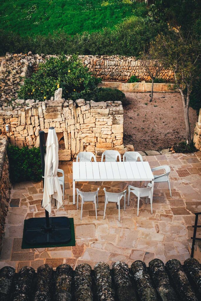 Wir haben jetzt im März zu acht in der fantastischen Finca S'hort de Marina im Süden der Insel gewohnt, die ich euch sehr ans Herz legen kann. Vor allem für 4-8 Personen ist sie genau richtig. | moeyskitchen.com