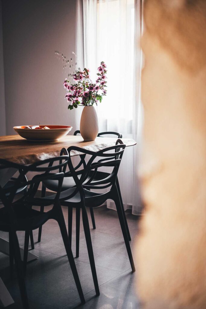 Wir haben jetzt im März zu acht in der fantastischen Finca S'hort de Marina im Süden der Insel gewohnt, die ich euch sehr ans Herz legen kann. Vor allem für 4-8 Personen ist sie genau richtig. | moeyskitchen.com