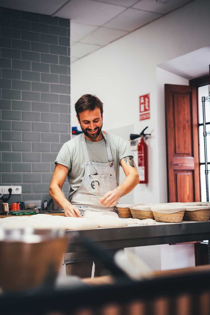 Meine Neuentdeckung aus diesem Jahr, die ich euch nur wärmstens empfehlen kann: Wer richtig gutes Brot und Gebäck will, muss unbedingt einen Abstecher zu LAROTI Micropanadería & Obrador Abierto nach Campos machen. | moeyskitchen.com