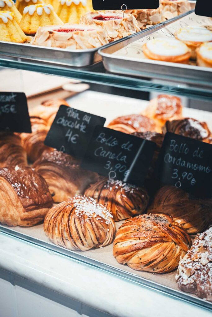 Palma Bread liegt sehr zentral, dort haben wir uns durch die Zimtschnecken probiert und köstliches Baguette für unseren Tapas-Abend mitgenommen. Eine weitere Filiale gibt es in Santa Catalina. | moeyskitchen.com