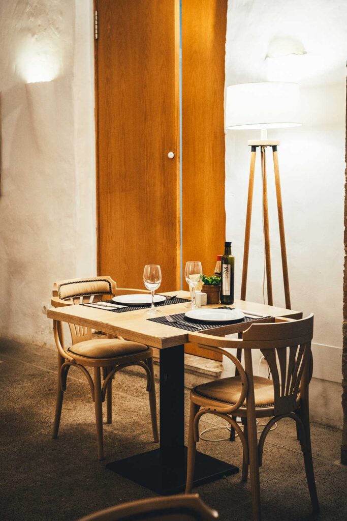 Wer eine kulinarische Pause einlegen möchte, sollte das Restaurant Can Polit ausprobieren. Hier gibt es fantastische Tapas in gemütlicher Atmosphäre. | moeyskitchen.com