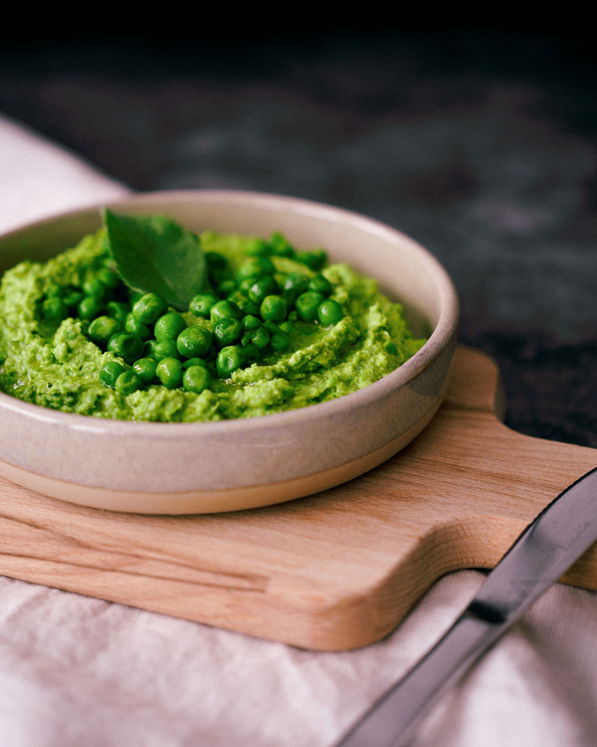 Erbsen Hummus mit Bärlauchpesto – herrlich leichter Sommerdip von eatwhatyouread