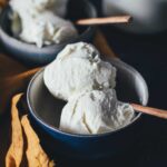 Cremiges Vanilleeis ohne Ei ganz einfach selber machen: ein gelingsicheres Rezept für Ninja Creami und klassische Eismaschine – vollmundig, cremig und lecker. | moeyskitchen.com