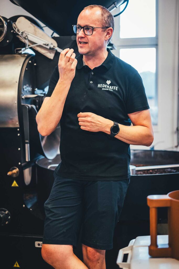 Bjørn von der Hedekaffe Kaffeerösterei erklärt uns das Konzept und die Kaffeerösterei | moeyskitchen.com