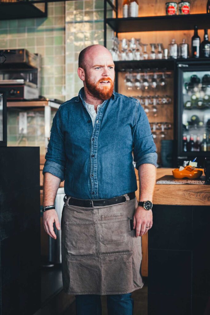 Unser Kellner im Restaurant in Brabant, Niederlande | moeyskitchen.com