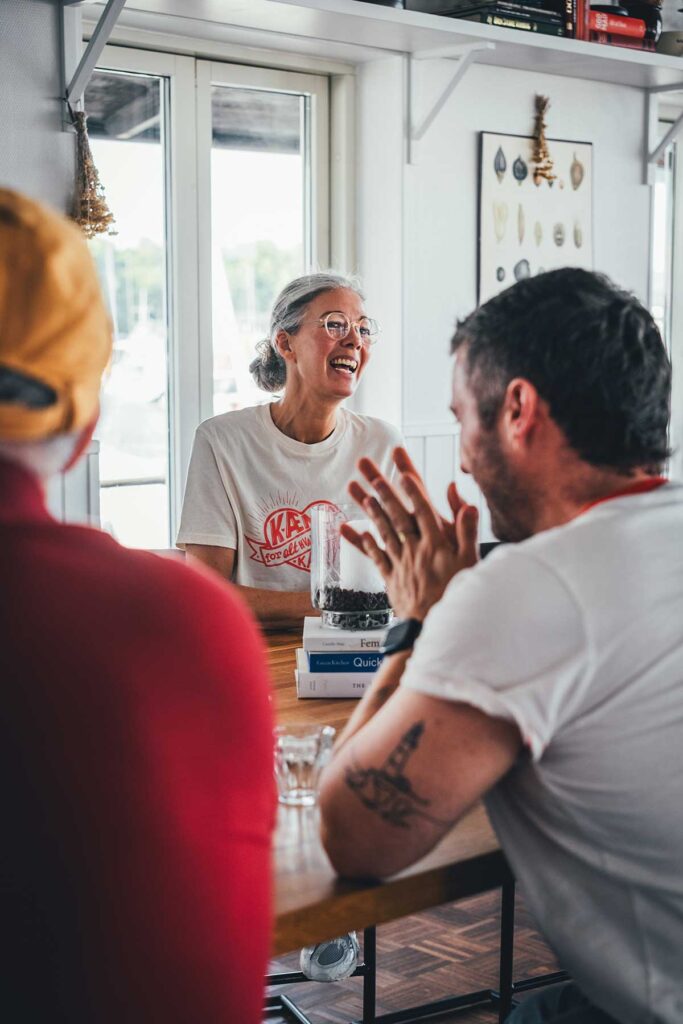 Liselotte, Rebekka Brokmans Mutter im Brokmans Café in Lemvig | moeyskitchen.com